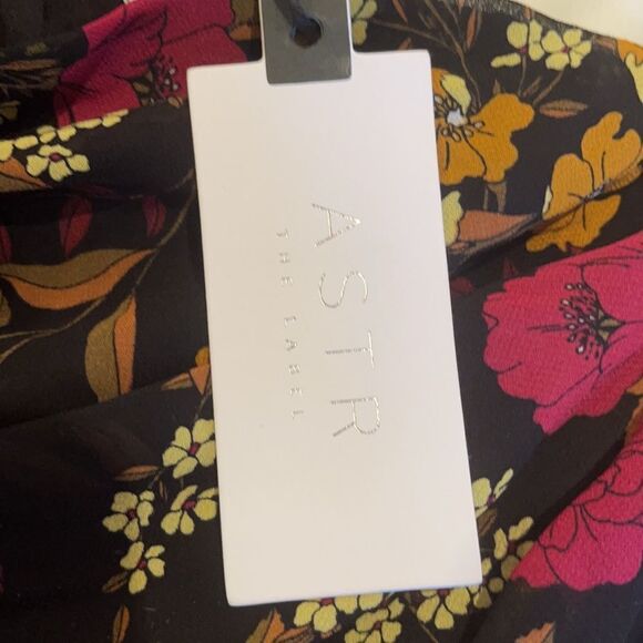 NWT ASTR The Label Floral Sweetheart Ruffle Dress - Picture 8 of 8